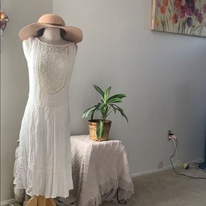 Beautiful white midi dress in size M